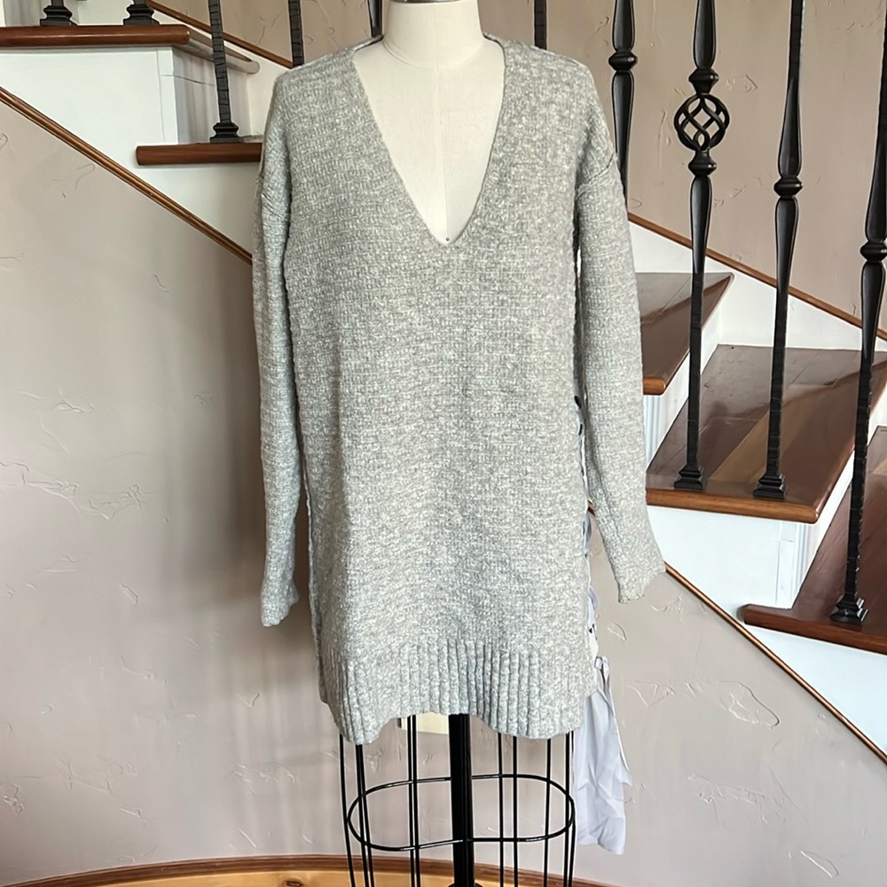 Free People Tunic ribbon slit side vneck sweater size:XS